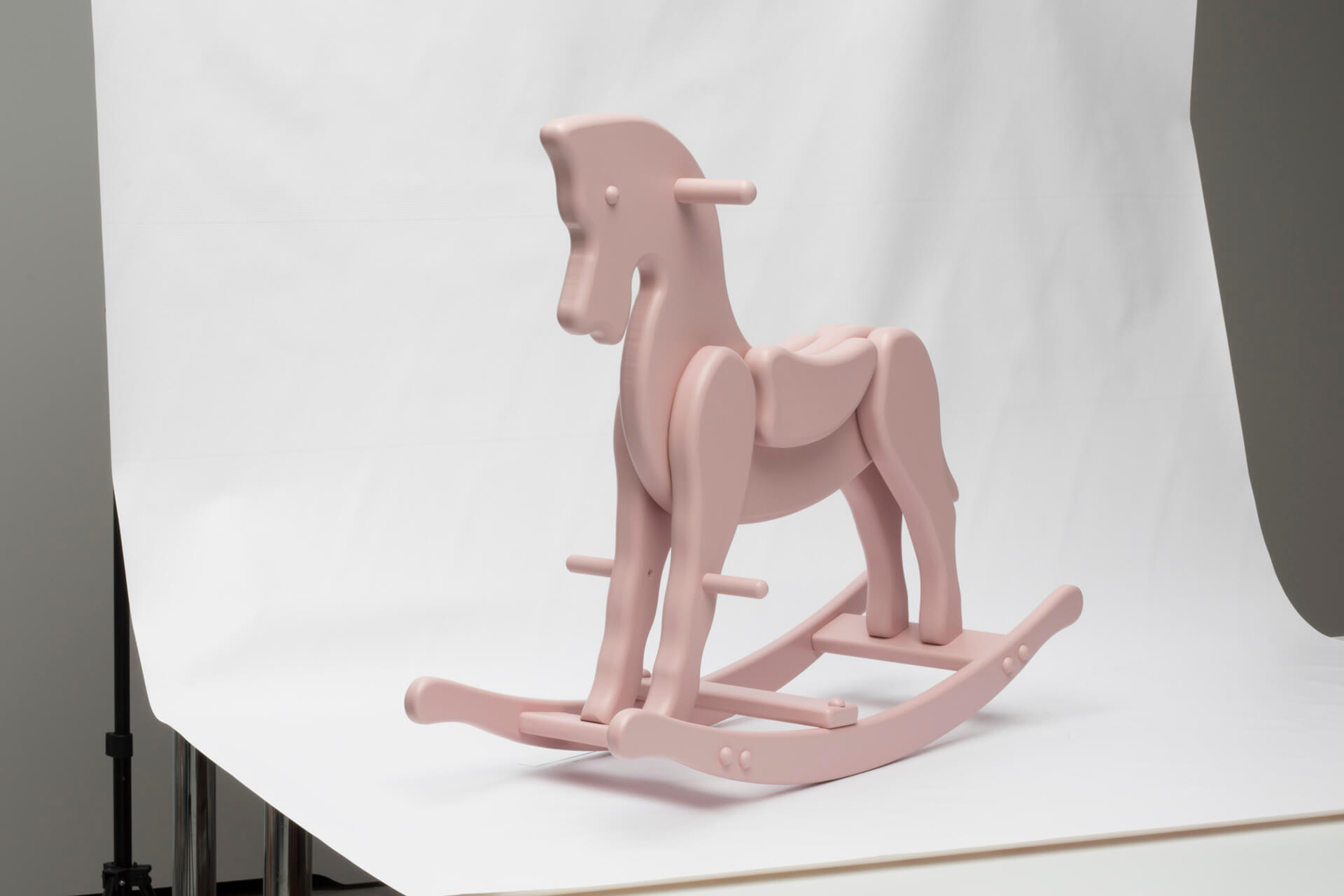 Wooden rocking horse – old-fashioned or great gift idea?